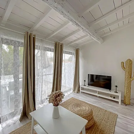 Maison Cosy Avec Piscine, Proche Saintes-maries-de-la-mer, Pour 4 Pers., Avec Patio Et Parking Prive - Fr-1-475-102 * Saintes-Maries-de-la-Mer