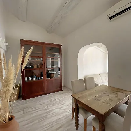 Maison Cosy Avec Piscine, Proche Saintes-maries-de-la-mer, Pour 4 Pers., Avec Patio Et Parking Prive - Fr-1-475-102 *